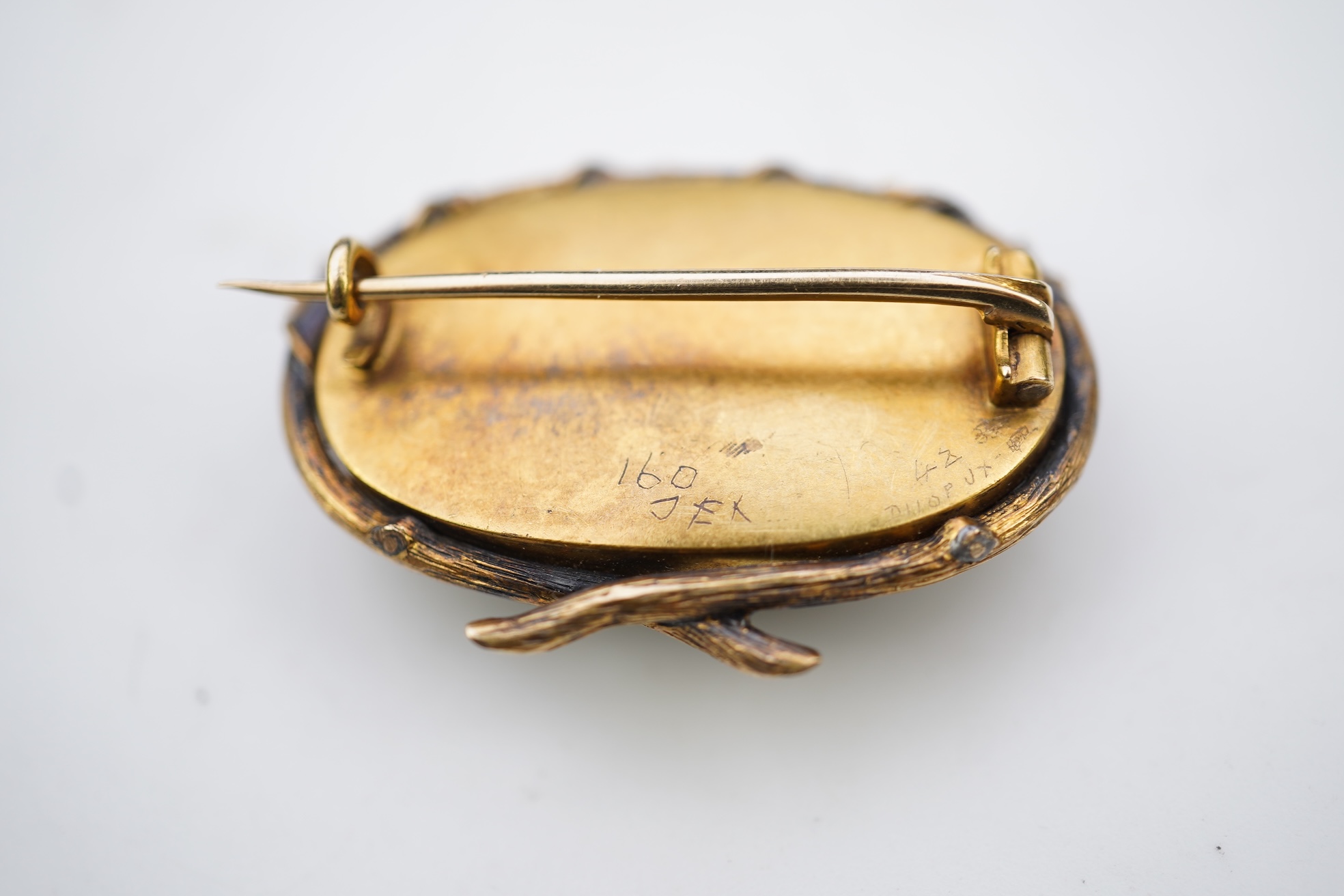 A reverse-carved and painted intaglio 'Essex crystal' brooch, late 19th century